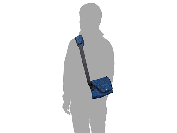 使用例（いずれもモデルの身長は170cm）。左がMサイズ、右がSサイズ