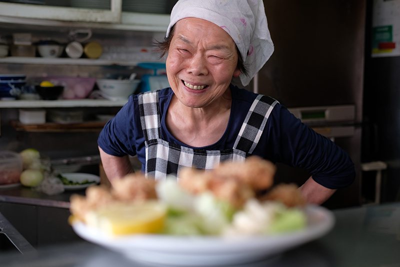 クリアで抜けの良い描写に感心する。前後ボケの自然さもあり、立体感を感じさせる描写である。ただし、フォーカシングのスピードはインナーフォーカスのレンズと比較すると遅くなる<br>富士フイルム X-Pro2　XF35mmF1.4 R（53mm相当）　絞り優先AE（F2.8、1/220秒、－0.3EV）ISO 400　WB：オート