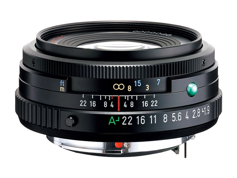 発売年：2021年　レンズ構成：6群7枚　絞り羽根枚数：8枚　最小絞り：F22　最短撮影距離：45cm　最大撮影倍率：約0.12倍　フィルター径：49mm　外形寸法（最大径×全長）：64×27mm　質量：155g