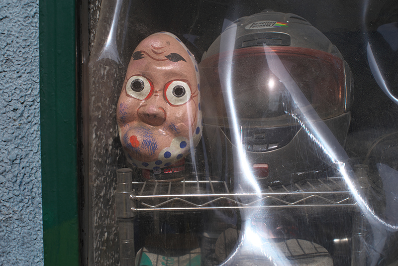 フィルム時代のコンパクトカメラでは40mm前後の焦点距離のレンズが採用されていることが多かった。被写界深度が少し深いことで、記念写真やスナップで扱いやすいというのがその理由なのではないだろうか<br>PENTAX K-1 Mark II　HD PENTAX-FA 43mmF1.9 Limited　絞り優先AE（F8、1/1,000秒、－0.7EV）ISO 400　WB：オート