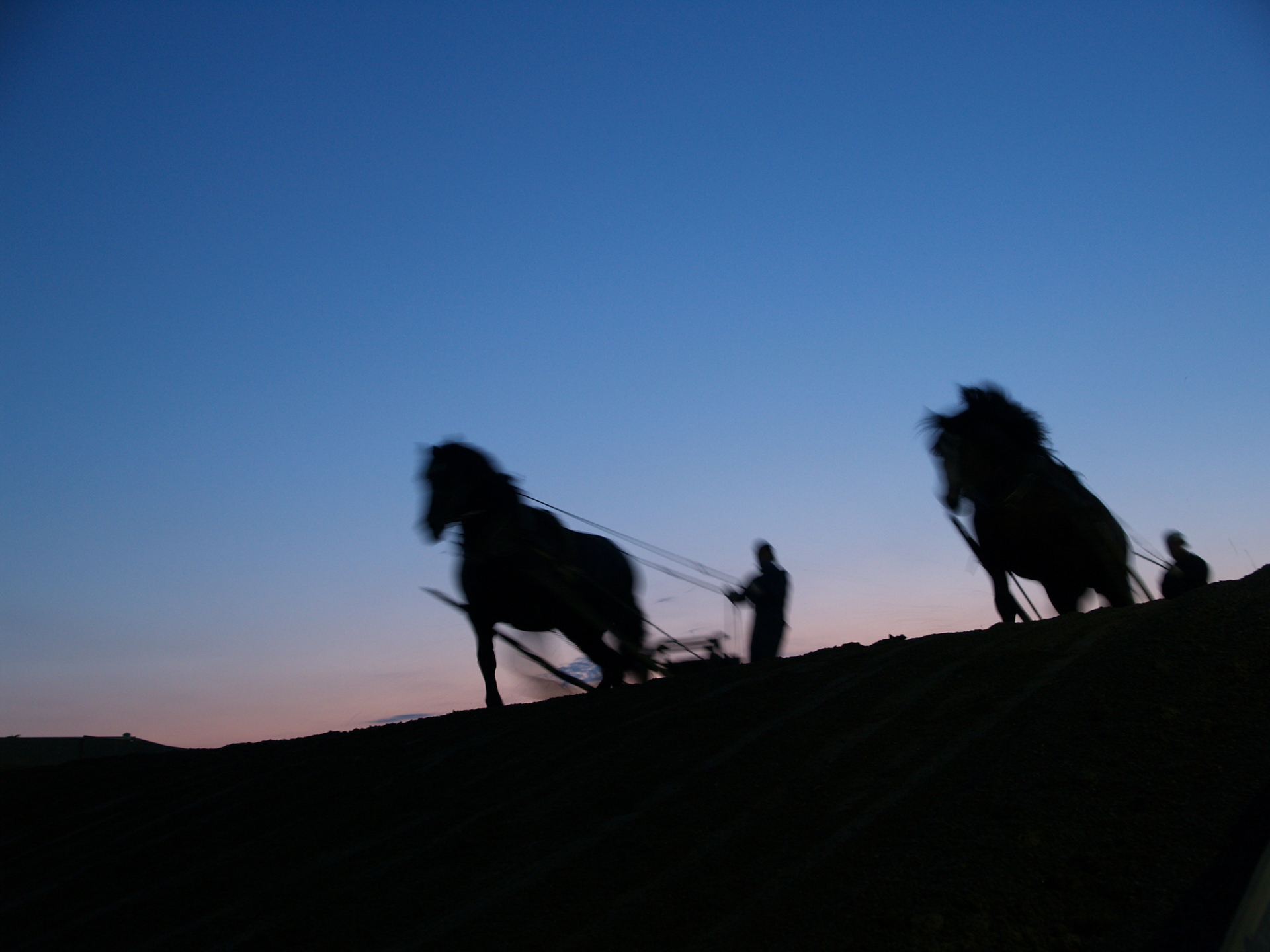 <span class="fnt-85">E-500 / 23mm（46mm相当） / プログラムAE（F3・1/10秒・-1.7EV） / ISO 200</span>