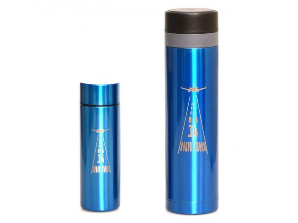 TEAM LUKEのロゴと、滑走路をイメージしたイラストが刻印されている。