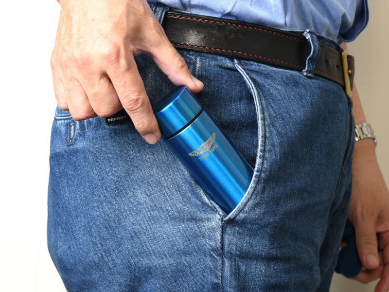 140mlサイズはポケットにも収まるサイズとしている。