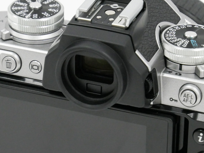 接眼部は丸型。このために「接眼目当て DK-32」という新パーツを用意している。