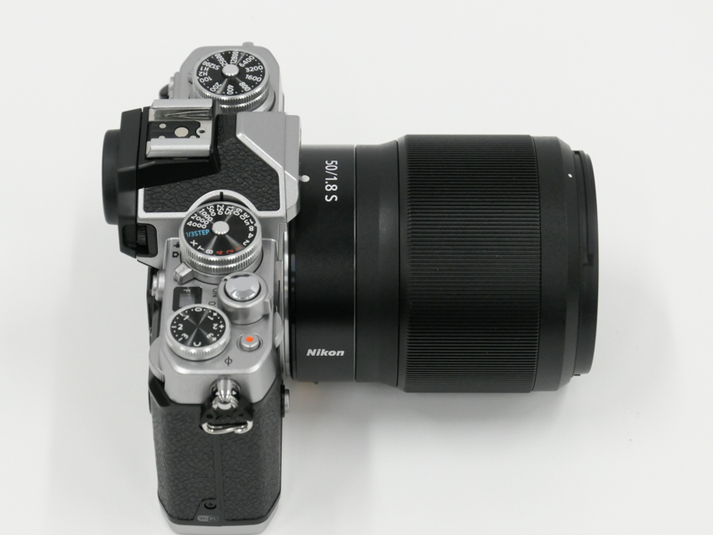 フルサイズ対応の「NIKKOR Z 50mm f/1.8 S」を装着