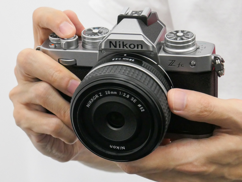 NIKKOR Z 28mm f/2.8（Special Edition）を装着
