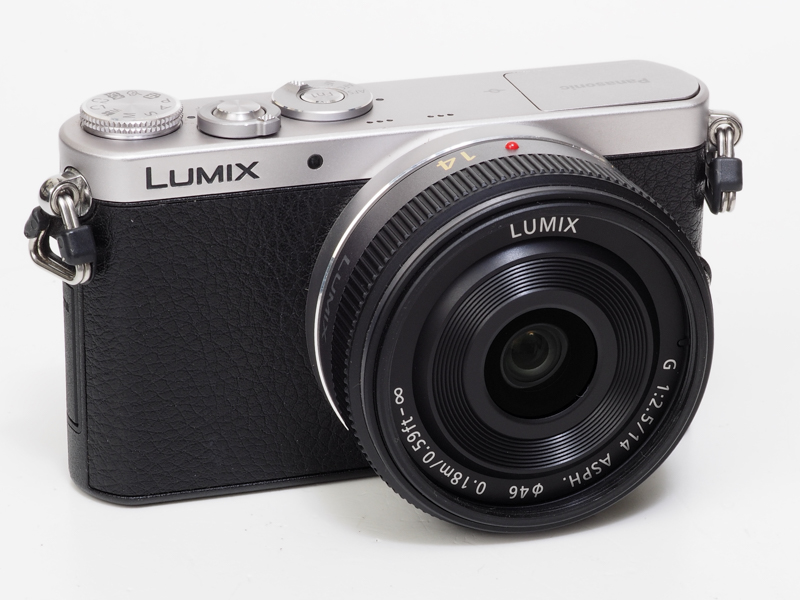LUMIX G 14mm F2.5 ASPH.を装着すると、レンズ交換式マイクロフォーサーズ機として特性を生かし切った感あり。バランスがとてもいいですね。