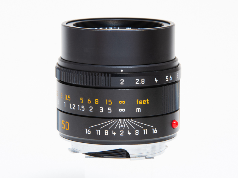 ライカ アポ・ズミクロンM f2/50mm ASPH.（ブラック）。税込107万8,000円<br>色収差を抑えたアポクロマート設計で、非常に高い解像力を誇る。以後のライカレンズのベンチマークとなるほどの性能を持つ。超大口径のノクティルックスM f0.95/50mm ASPH.と並ぶ、現在のライカMシステムを代表する標準レンズ。
