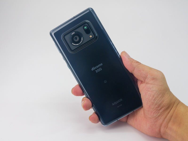 AQUOS R6。試用機はNTTドコモ版のSH-51B