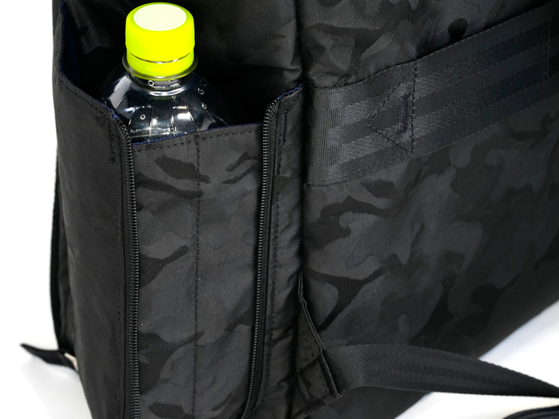 側面部ペットボトルポケット