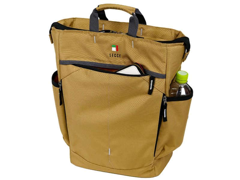 フロント面にポケットを搭載