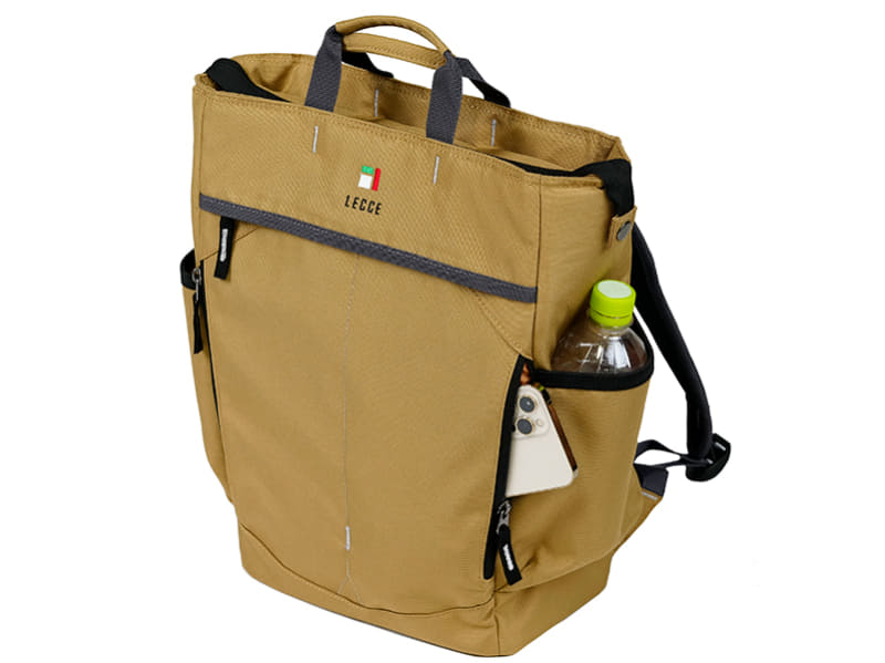 フロント面にポケットを搭載