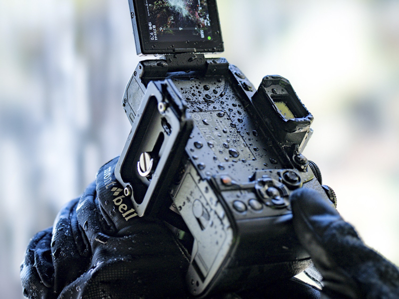 ボディー、レンズともに防塵・防滴性能を確保。雨天や水辺での撮影にも強い。