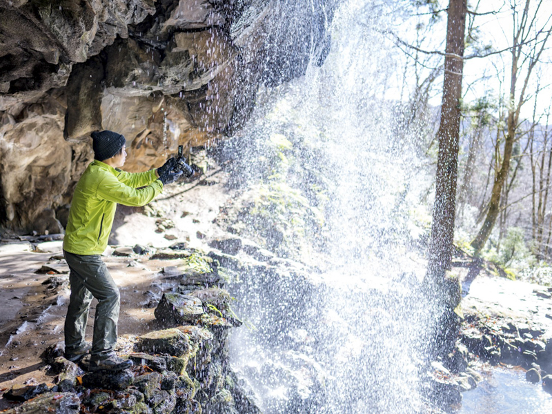 ボディー、レンズともに防塵・防滴性能を確保。雨天や水辺での撮影にも強い。