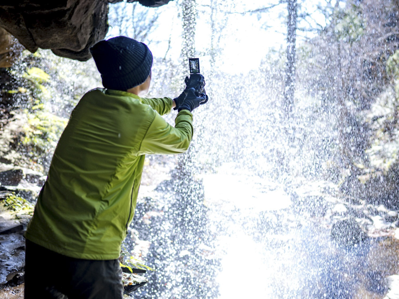 ボディー、レンズともに防塵・防滴性能を確保。雨天や水辺での撮影にも強い。