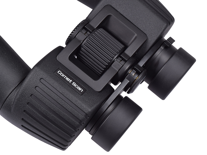 センターフォーカス式を採用。大型のピントリングを搭載した。