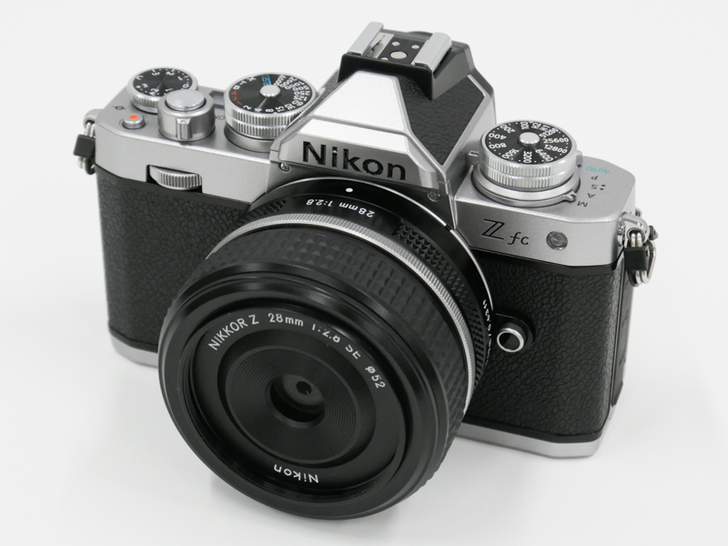 NIKKOR Z 28mm f/2.8 Special Editionを装着したZ fc