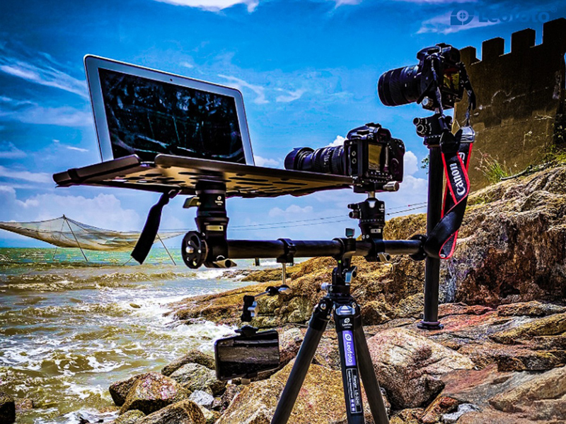 HC-32KITに別売のセンターポールユニット「H-32」とノートPC用トレイ「LCH-2」を組み合わせた例