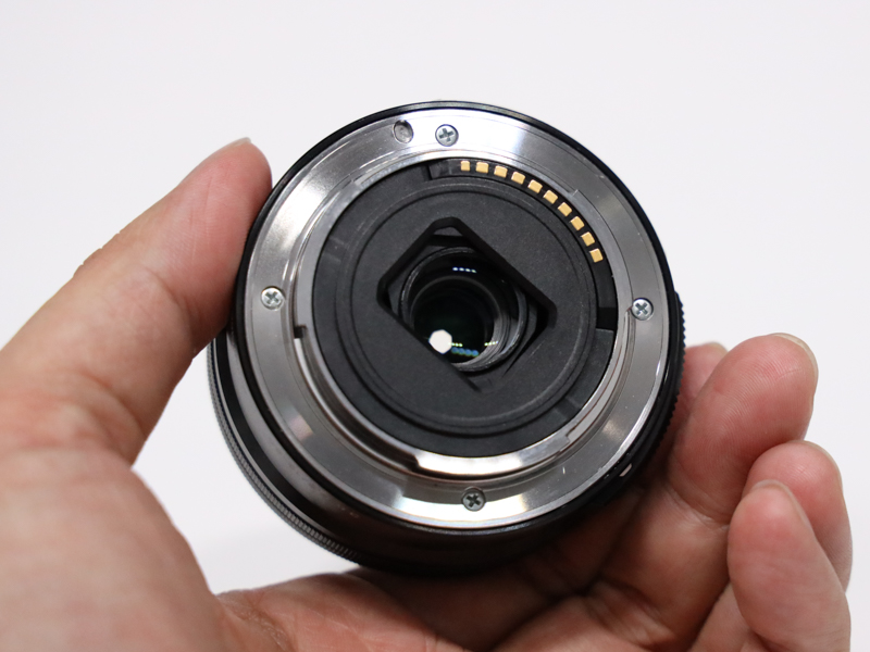 レンズを繰り出した様子