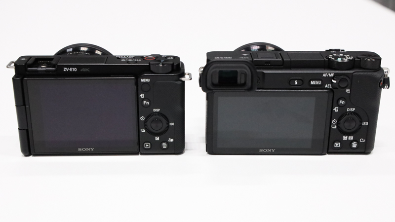 α6400の背面モニターはチルト式