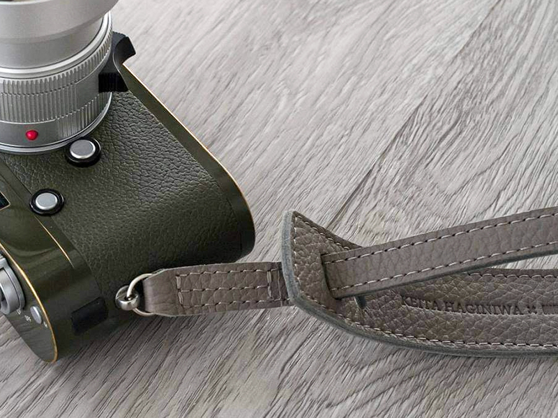 1つの穴を利用した様子。手首の輪がスライドする