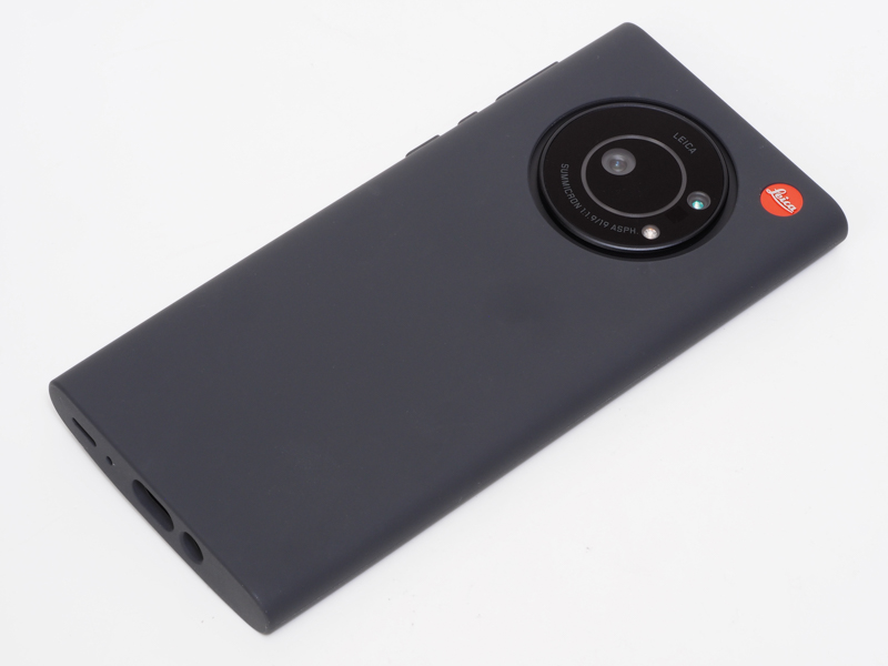 ケースをつけたLeitz Phone 1です。この姿もなかなかかっちょいいすねえ。やはりキャップはした方がいいかなあ。撮り忘れたぜ。