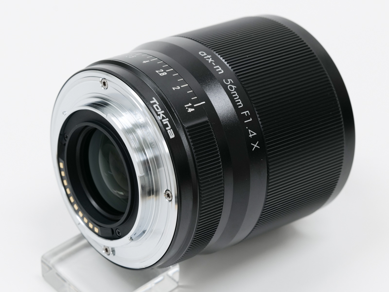 マウント側。マウント取付指標はわかりづらいが「Tokina」の「K」の字下の小さなマークが目印となっている