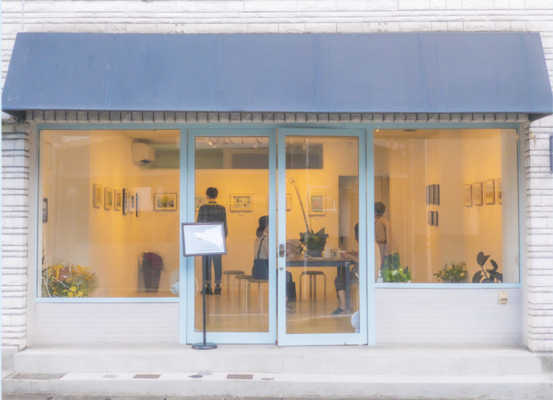 岐阜駅のすぐ近くにあります。2020年7月に写真家の沢田ひろみさんがオープンした、とってもオシャレなギャラリーです。