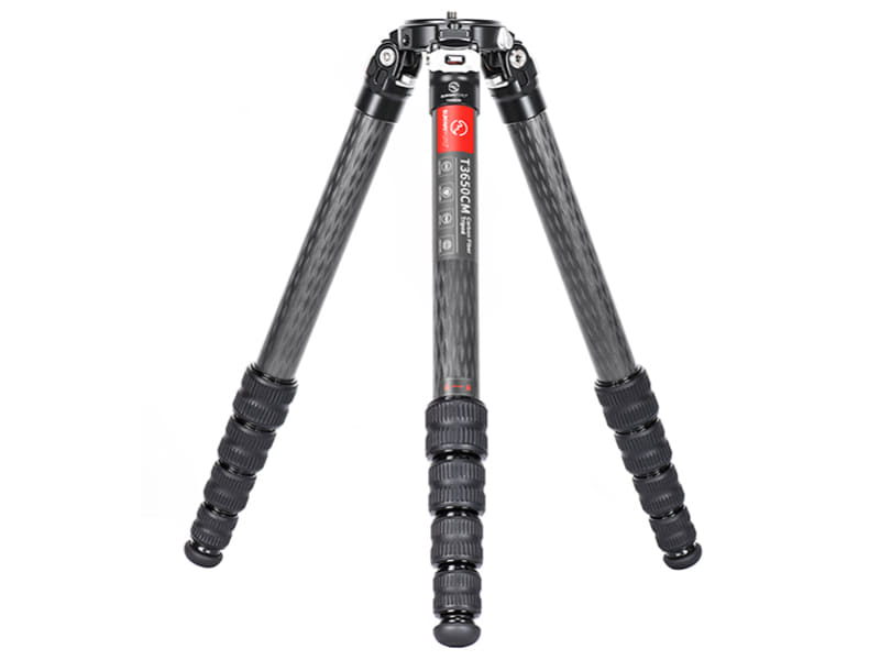 「T3650CM」<br>パイプ径：36mm<br>全高：1,600mm<br>最低高：90mm<br>縮長：約520mm<br>重量：2.1Kg<br>最大耐荷重量：25Kg<br>段数：5段<br>雲台取り付けネジ：3/8インチ<br>店頭予想価格：8万円（税込）