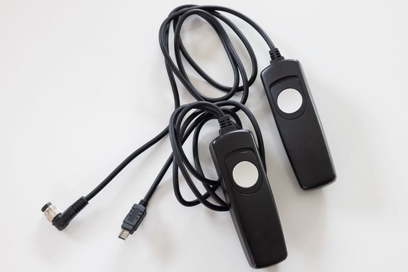 ケンコー製レリーズ。純正より大柄で夜間使用に向いている