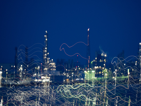 ミニレポート：工場夜景クルーズで、“1,000mm相当+手ブレ補正8段分”の