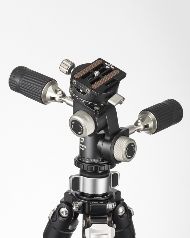 カメラ取付部の回転を含め、FW-01Rは計4カ所が稼働する