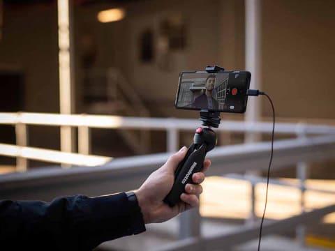 ゼンハイザー、スマホVlog向けのマイク&ミニ三脚セット。ラベリア