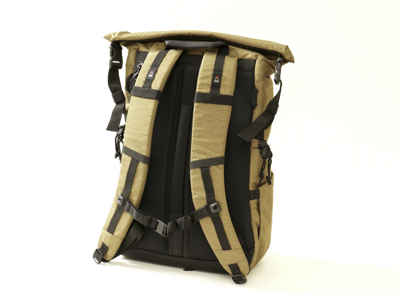 LUXXe グリッド ロールトップバックパック M カメラバッグ（カラー：コヨーテ）