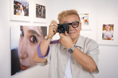 写真展レポート】“素の彼女”に出会える場所——「May J.×Fujisato
