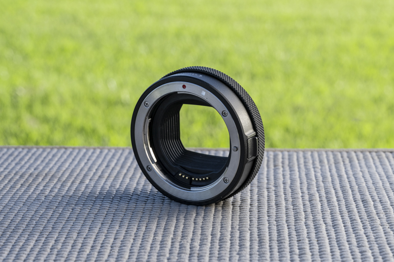 いずれのレンズもEOS R5への装着にはキヤノン純正「コントロールリングマウントアダプター EF-EOS R」を使用した