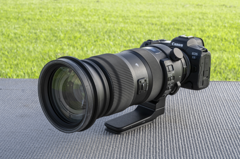 マウントアダプター EF-EOS Rを介してEOS R5に装着