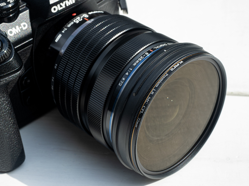 レンズ前枠に72mm径のフィルターを直接装着可能。フィルターをよく使う人にとっては歓迎したいポイントだ。