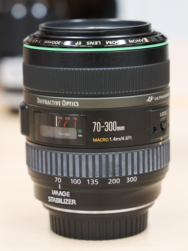 2番目にDOレンズが採用された「EF70-300mm F4.5-5.6 DO IS USM」（2004年6月発売）