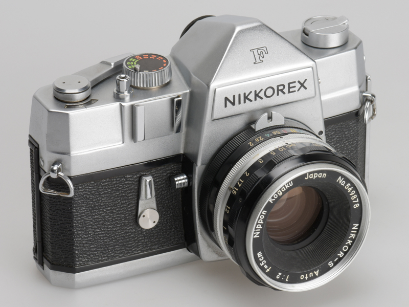 写真4：初代コパルスクエアを採用したニコレックスF。背が高くなるのを目立たなくするために、上カバーを深くしてデザイン的に工夫をしている。（写真提供：<a href="https://www.jcii-cameramuseum.jp" class="n" target="_blank">日本カメラ博物館</a>）