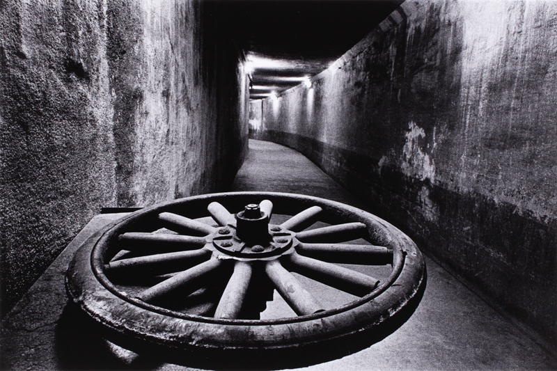 <span class="fnt-85">「人間の土地」Ⓒ NARAHARA IKKO ARCHIVES</span>