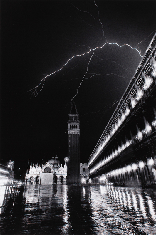 <span class="fnt-85">「ヴェネツィアの夜」Ⓒ NARAHARA IKKO ARCHIVES</span>