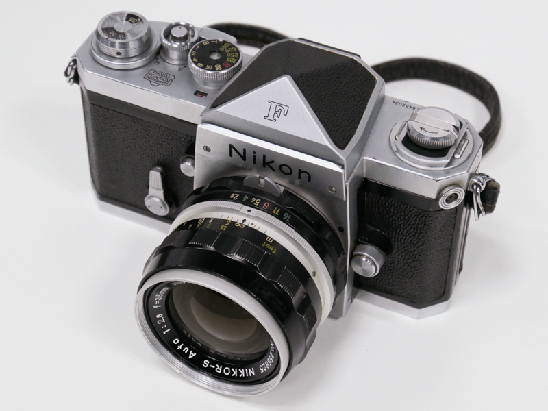 たまたま取材当日に田中さんが持参していたニコンF。富士山マークにチックマーク付きレンズという“ニコンマニヤ”ぶりが伺える