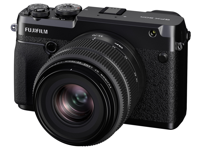 <center>GFX 50Rに装着した状態</center>