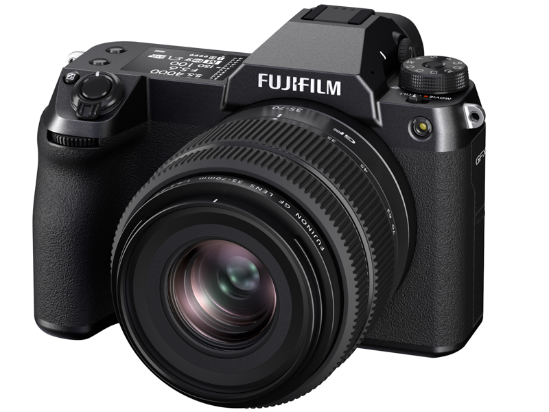 <center>GFX100Sに装着した状態</center>