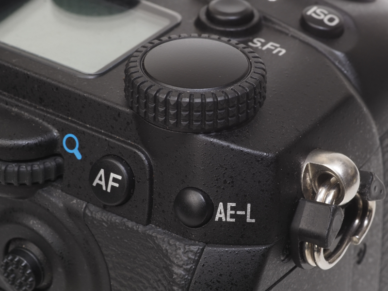 スマートファンクションダイヤル。背面の電子ダイヤルと間違えたりするんですが、上手な使い方を知らないので、誰か教えてくださいませ。