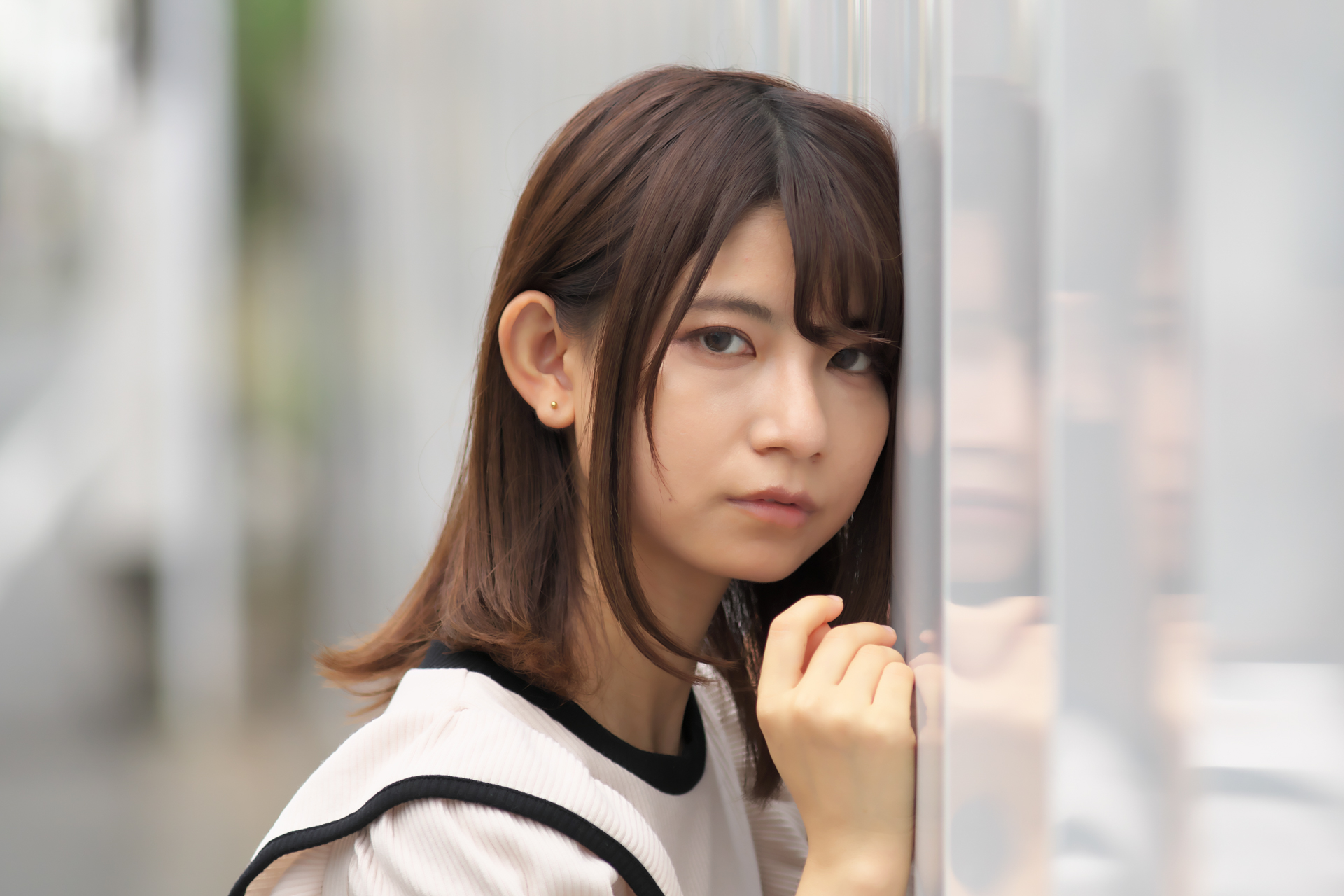 これも古いスターレンズの望遠ズーム。えらく高価でした。歪曲とかしっかり補正してますし、色収差も気になりません。でもね、すごく重たいです。覚悟は必要です。パワーズームも使えます。夕刻撮影なんで感度少し上げてますがあまりにもフツーな描写をします。<br>PENTAX K-3 III　smc PENTAX-FA☆80-200mm F2.8 ED [IF]（F3.2・1/125秒）ISO 800　モデル：ひぃな