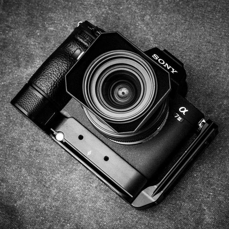 <a href="https://dc.watch.impress.co.jp/docs/review/minirepo/1327480.html">以前紹介したブラケット</a>も付けてみた。なかなか精悍な見た目に。