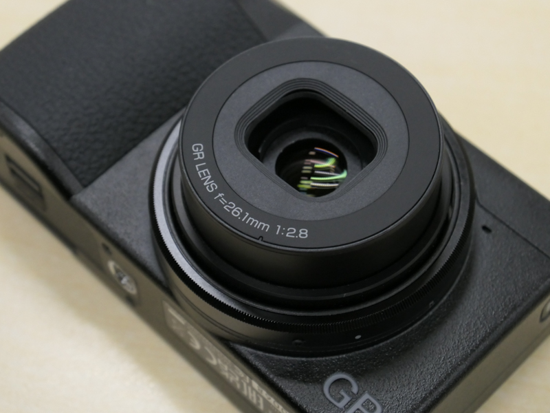 バッテリーはDB-110でGR IIIと同じ。USB Type-C端子からの充電・給電も可能