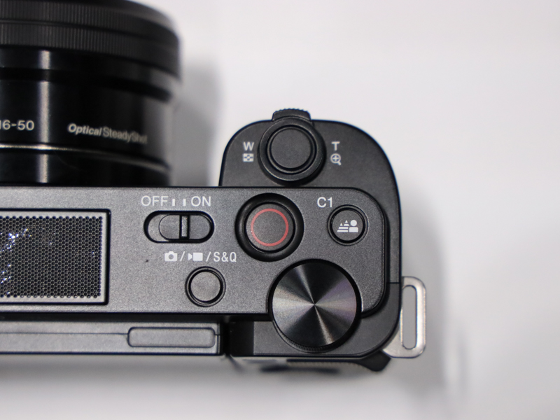 RECボタンの右側に配された「背景ボケ切り替え」ボタン